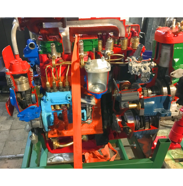Двигатель дизельный МТЗ с коробкой, со сцеплением и навесным оборудованием (агрегаты в разрезе)